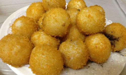 Sharing Culinary Tips for Making Deep-Fried Exploding Glutinous Rice Balls