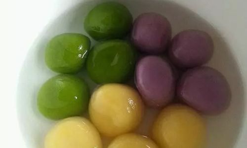 Sharing Culinary Tips for Making Deep-Fried Exploding Glutinous Rice Balls