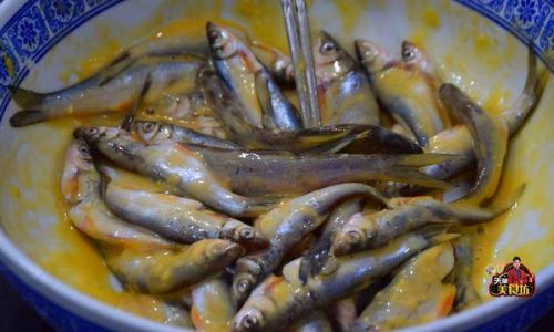 Mastering the Art of Frying Whitebait:A Culinary Delight