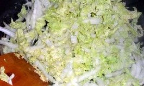 Mastering the Art of Stir-Frying Pork Lard Scraps with Eggs and Chinese Cabbage