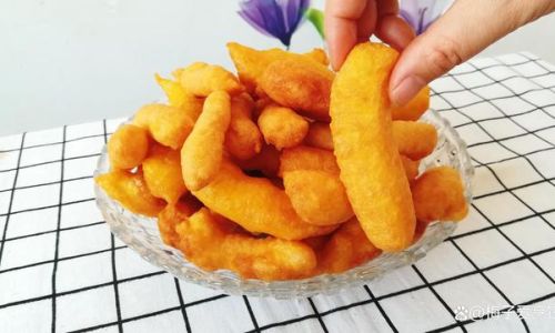 Delicious and Easy-to-Make Fried Dough Sticks:A Culinary Delight