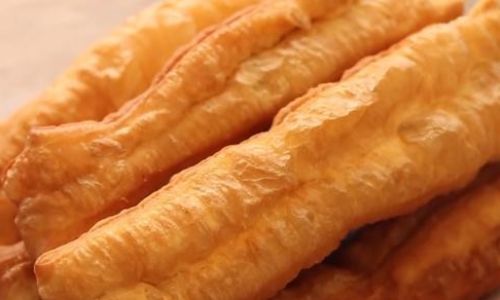 An Introduction to the Art of Making Youtiao:A Traditional Chinese Snack