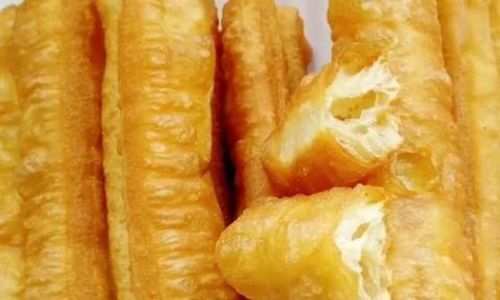 An Introduction to the Art of Making Youtiao:A Traditional Chinese Snack