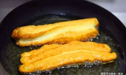 Sharing a Homemade Recipe for Crispy Fried Dough Sticks You Tiao)