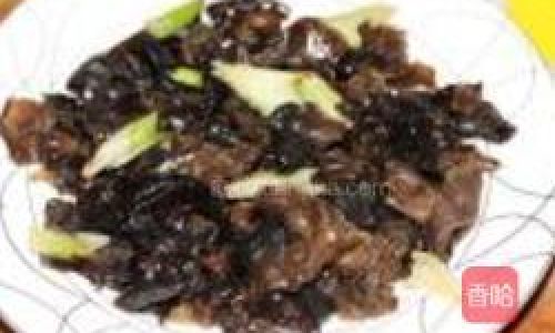 Mastering the Art of Oil-Splashed Wood Ear Mushroom Auricularia auricular-judae)Dish