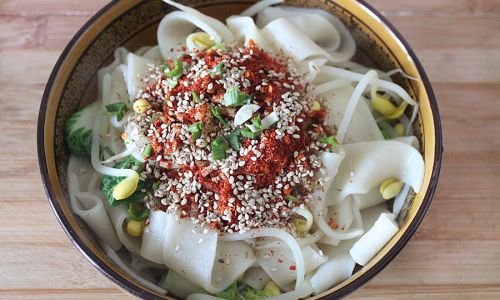 How to Make Oil-Splashed Noodles:A Culinary Delight from Scratch
