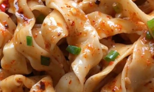 How to Make Oil-Splashed Noodles:A Culinary Delight from Scratch