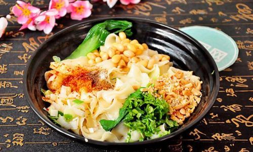 Oil-Splashed Noodles:A Culinary Delight Hailing from Chinas Northwestern Regions