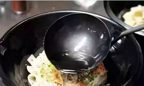Enhancing the Flavor of Oil-Splashed Noodles:What Ingredients Make All the Difference?