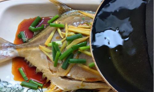 How to Make Oil-Splashed Pomfret:A Culinary Delight