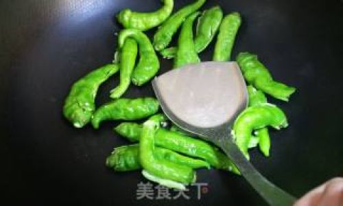 How to Make Oil-Drenched Chili Peppers:A Culinary Delight