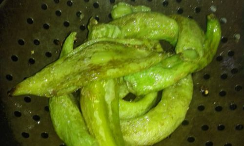 How to Make Oil-Drenched Chili Peppers:A Culinary Delight