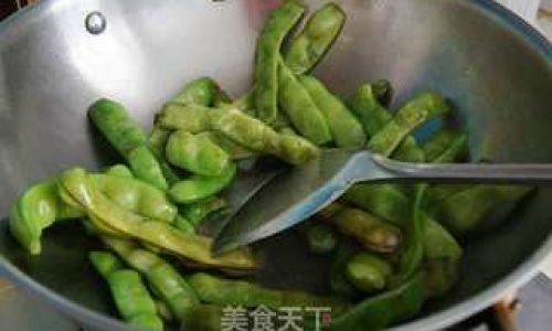 How Long Does It Take to Cook Oil Green Beans Until Tender?