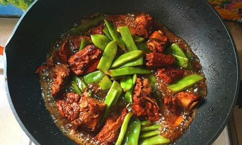 How Long Does It Take to Cook Oil Green Beans Until Tender?