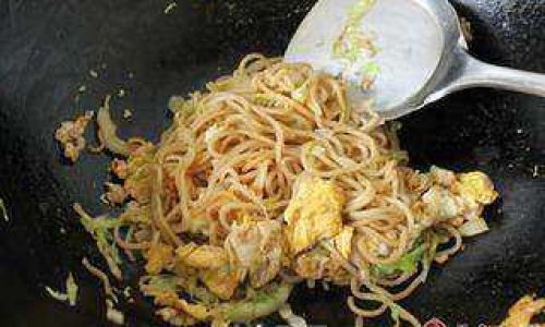 How to Make Oil-Fried Noodles:A Step-by-Step Guide