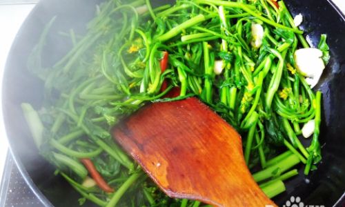 Exploring the Culinary Delights of Rapeseed Flowers:Unique Eating Methods