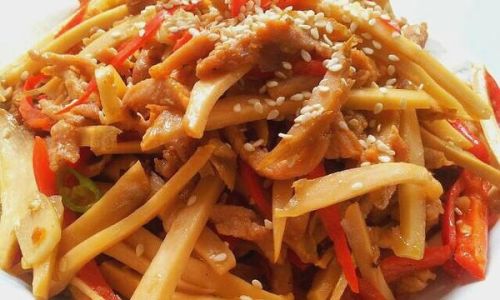 Mastering the Art of Stir-Frying Pork Slices with Crispy Cabbage:A Detailed Guide