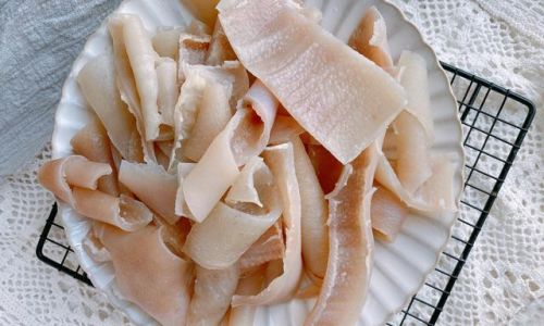 The Art of Making Pork Skin Jelly:A Traditional Culinary Delight