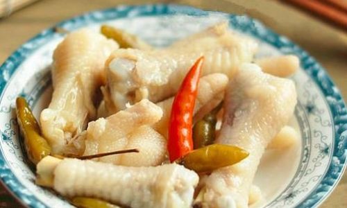 Crafting Delicious Chicken Feet with Pickled Chili Sauce:A Step-by-Step Guide