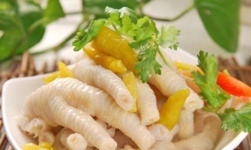 Crafting Delicious Chicken Feet with Pickled Chili Sauce:A Step-by-Step Guide