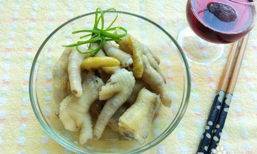 Crafting Delicious Chicken Feet with Pickled Chili Sauce:A Step-by-Step Guide