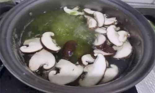 Should Shiitake Mushrooms Be Blanched Before Using Them as Filling for Dumplings?