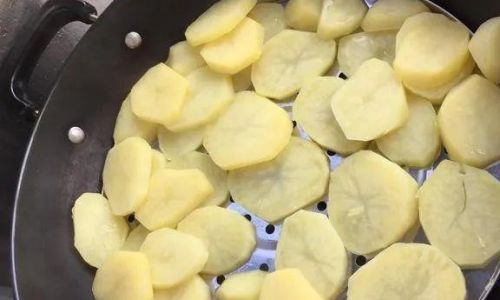 Can You Make Noodles from Potato Mash and Flour?