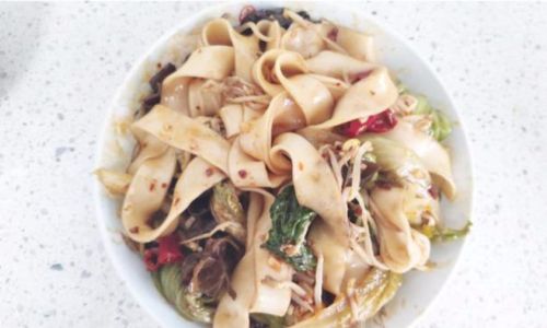 Discovering the Perfect Ingredients for Making Delicious Spicy Noodles