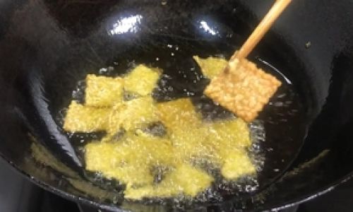 How to Make Rice Crispy Treats:A Step-by-Step Guide to Crafting Crunchy Rice锅巴 Delights