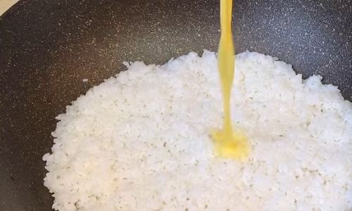 How to Make Rice Crispy Treats:A Step-by-Step Guide to Crafting Crunchy Rice锅巴 Delights