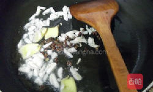 The Art of Crafting Dalis Iconic Sour and Spicy Crucian Carp:A Step-by-Step Culinary Journey