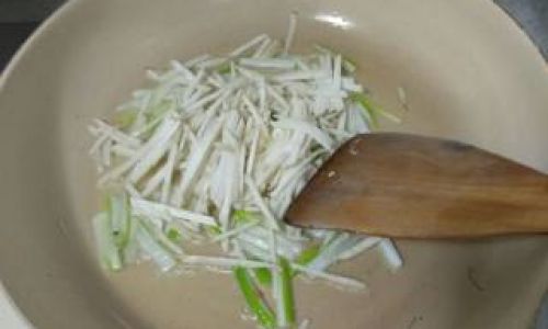 Mastering the Art of Cold-Mixed Dala Pi:A Guide to Refreshing Starch Noodles
