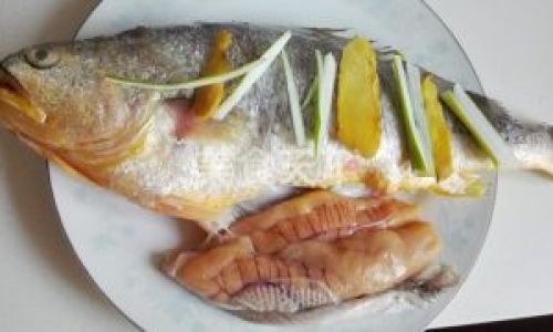 Mastering the Art of Steamed Large Yellow Croaker:A Guide to Culinary Excellence