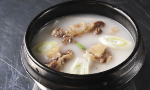 Mastering the Art of Crafting a Flavorful and Nourishing Big Bone Soup:A Step-by-Step Guide