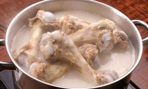 Mastering the Art of Crafting a Flavorful and Nourishing Big Bone Soup:A Step-by-Step Guide