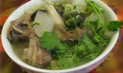 A Heartwarming Delight:Mastering the Art of Homemade Big Bone Radish Soup
