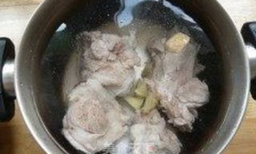 A Heartwarming Delight:Mastering the Art of Homemade Big Bone Radish Soup