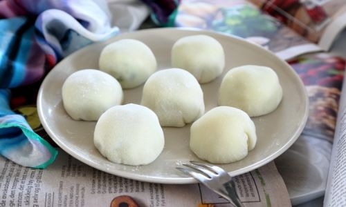 Is Daifuku the Same as Snow Mooncake?Unraveling the Mysteries of Two Beloved Asian Desserts
