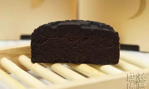 Crafting a Culinary Delight:The Art of Making Mulberry Mooncakes
