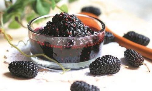Crafting a Delightful Elixir:How to Make Mulberry and Leek Seed Infused Alcohol