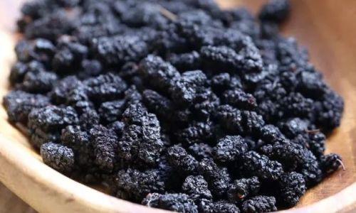 Crafting a Delightful Elixir:How to Make Mulberry and Leek Seed Infused Alcohol
