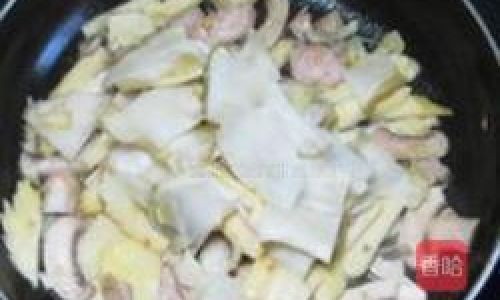 A Culinary Delight:The Art of Making Three-Delicacy Mushroom Dish