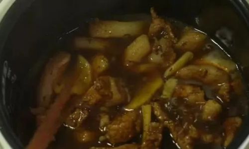 How Long Does It Take to Stew Lamb in an Electric Rice Cooker?