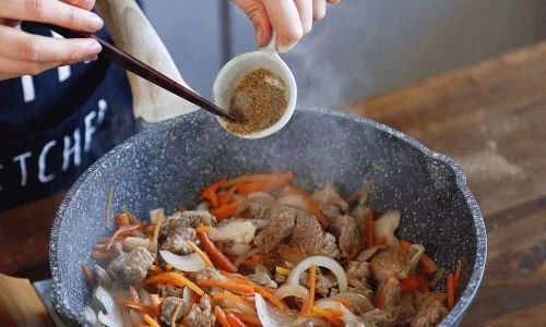 How Long Does It Take to Stew Lamb in an Electric Rice Cooker?