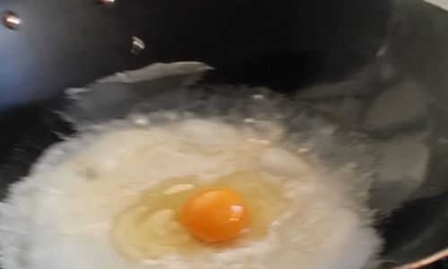 How to Make Delicious Egg Pancakes Using a Frying Pan