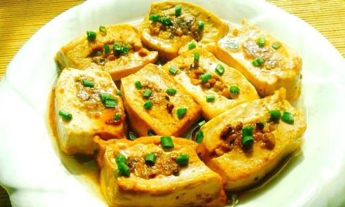Making Spicy Braised Tofu with White Tofu