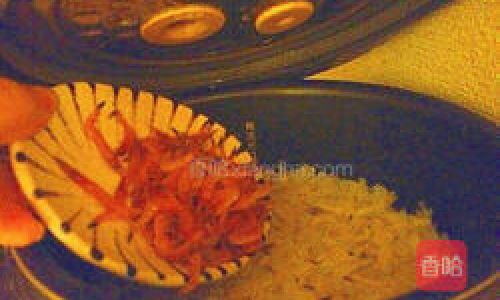 Mastering the Art of Preparing Sakura Shrimp Sashimi