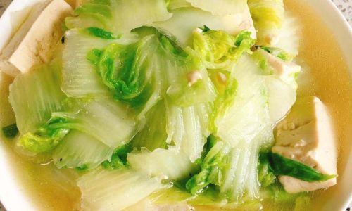 A Hearty and Nutritious Guide to Crafting the Perfect Chinese Cabbage and Tofu Soup