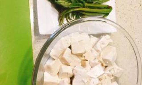 The Perfect Wine Pairing for Crispy Toon Sprout and Tofu Balls:A Connoisseur’s Guide
