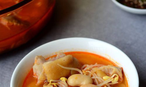 The Art of Crafting Crispy Pork Hocks in Sour Soup:A Step-by-Step Guide